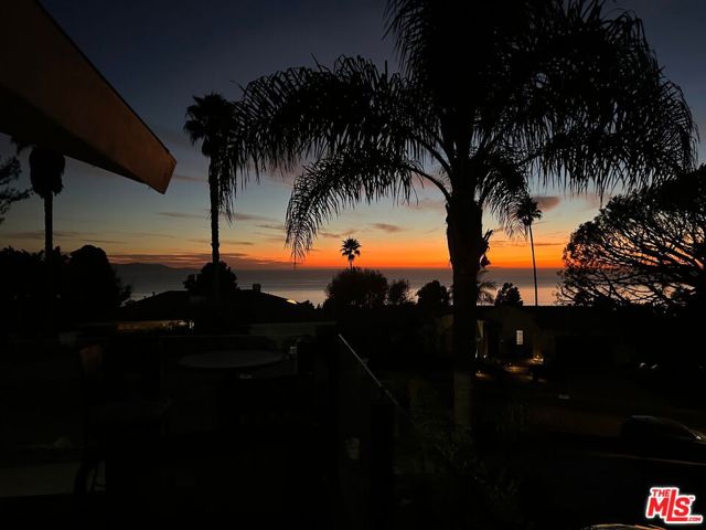6847 Crest Road, Rancho Palos Verdes, California 90275, 4 Bedrooms Bedrooms, ,3 BathroomsBathrooms,Residential,Sold,Crest,25498791