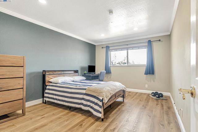 25660 Paul Ct, Hayward CA: https://media.crmls.org/mediaz/aeb1564c-26f8-4fd0-9b11-72fe36b89e6e.jpg