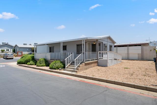975 California St, Calimesa CA: https://media.crmls.org/mediaz/aeb1e90f-2af1-4d50-a5eb-a9e44f9d7296.jpg