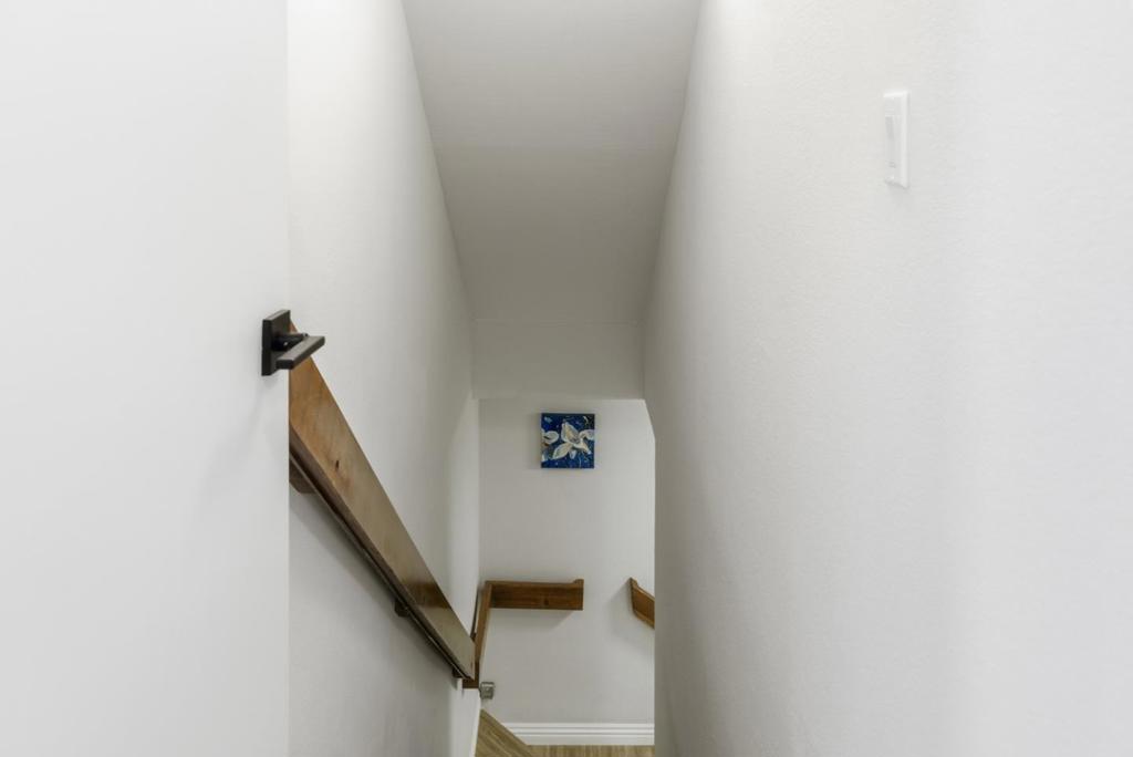 https://media.crmls.org/mediaz/aeb1eeee-4516-42c9-bf73-1b0469bbc881.jpg?preset=X-Large