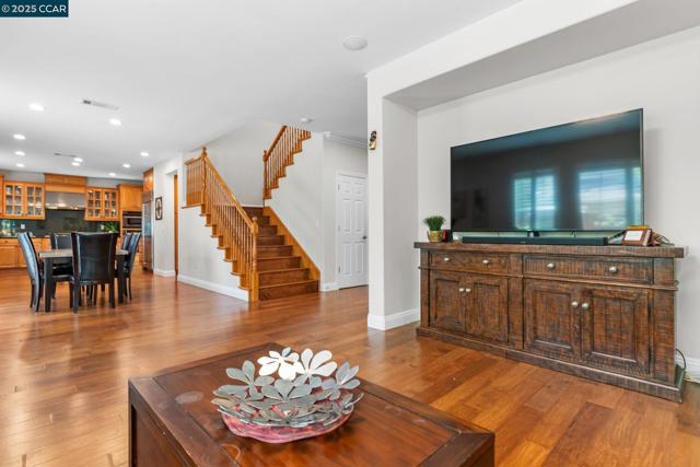 1656 Colchester St, Danville CA: https://media.crmls.org/mediaz/aeb1fd06-576a-498c-83ee-0d40e7373743.jpg