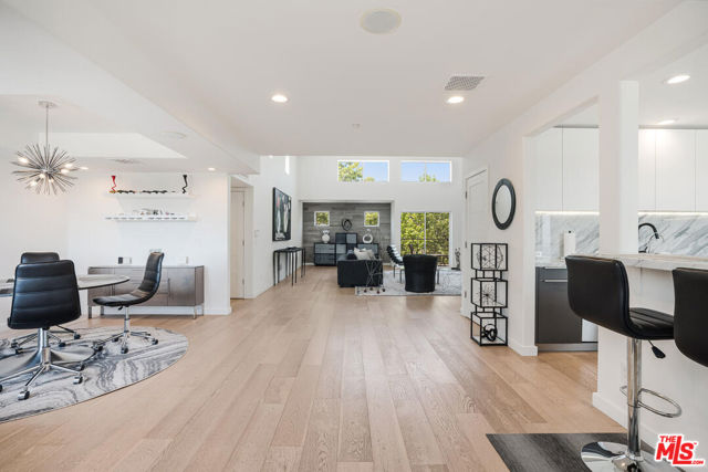 1212 Ocean Park Boulevard, 16 photo 1