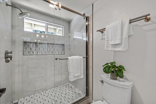Image 23 of 42 For 45421 Parkmeadow Dr
