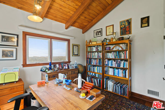 2303 Tuna Canyon Road, Topanga CA: https://media.crmls.org/mediaz/aeb33688-ee0f-41e5-912a-06c8192d75a5.jpg