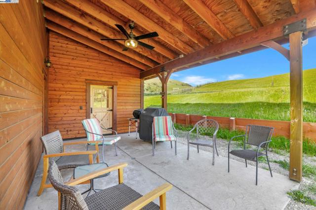 5135 Andrade Rd, Sunol CA: https://media.crmls.org/mediaz/aeb385d3-3f0a-43e2-b0dd-7d1ef26e39d2.jpg
