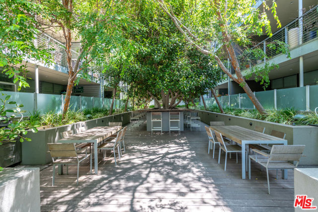 4080 Glencoe Avenue, Marina del Rey CA: https://media.crmls.org/mediaz/aeb39808-bcd7-41b4-a496-4e956391bfce.jpg