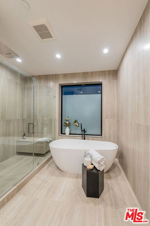 4532 Calhoun Avenue, Sherman Oaks CA: https://media.crmls.org/mediaz/aeb3faca-cda9-4581-a9a7-3d930cc3465c.jpg