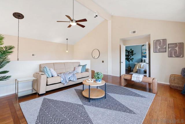 1541 Vaquero Gln, Escondido CA: https://media.crmls.org/mediaz/aeb40cae-73e7-415d-aa52-ba98200510c4.jpg