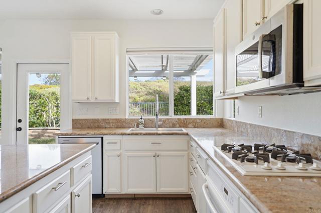 Detail Gallery Image 19 of 49 For 6438 Lilium Ln, Carlsbad,  CA 92011 - 3 Beds | 2 Baths