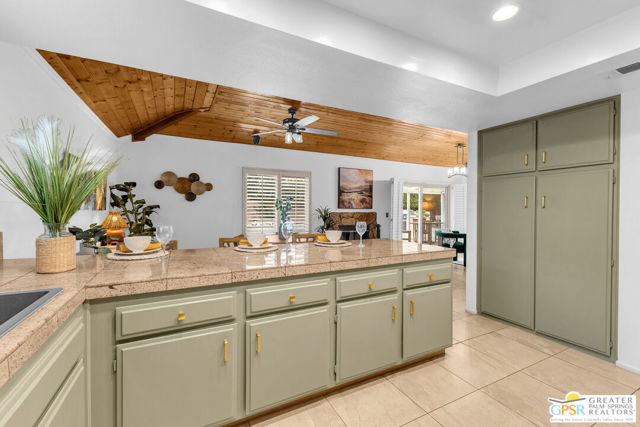 1425 E Luna Way, Palm Springs CA: https://media.crmls.org/mediaz/aeb4409a-a94e-4794-9a24-f53097045d66.jpg