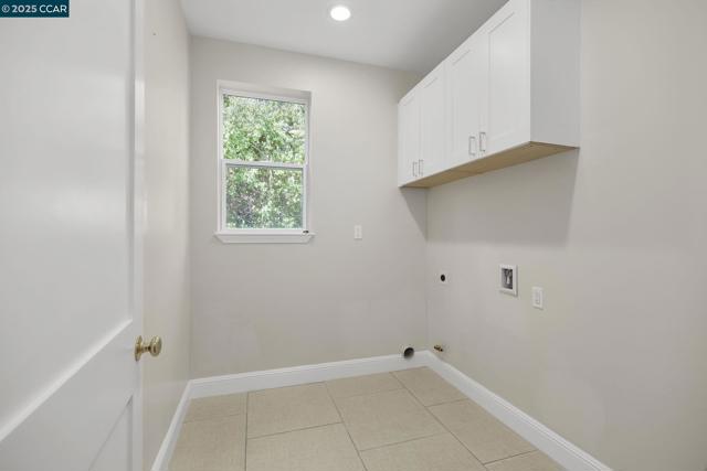 208 Valley View Pl, El Sobrante CA: https://media.crmls.org/mediaz/aeb491af-392d-4dfb-b2d2-b7c44be000bb.jpg