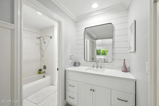 3225 Bear Creek Drive, Newbury Park CA: https://media.crmls.org/mediaz/aeb5170b-cf69-42df-92a7-f8477344f02c.jpg