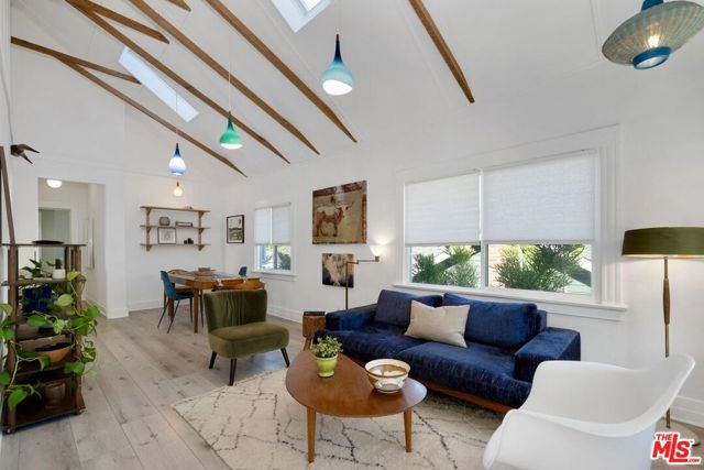1631 Champlain Terrace, Los Angeles CA: https://media.crmls.org/mediaz/aeb517f1-4aac-4d6f-912a-f66d65b33eb2.jpg