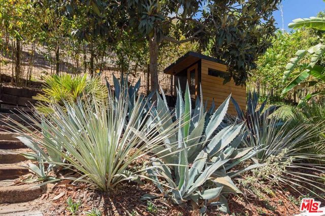 1355 Devlin Drive, Los Angeles CA: https://media.crmls.org/mediaz/aeb53f27-894b-409a-ae13-7b760648cf43.jpg