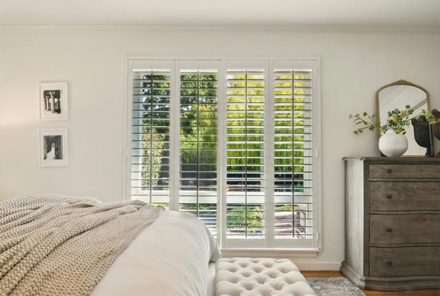 263 W Oakwood Boulevard, Redwood City CA: https://media.crmls.org/mediaz/aeb5622a-1993-4037-9bfe-e79e38dbf7d7.jpg