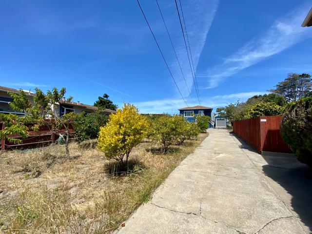 1076 Grand Avenue, South San Francisco CA: https://media.crmls.org/mediaz/aeb56356-8b02-4d3b-afaf-579b01d7edbc.jpg