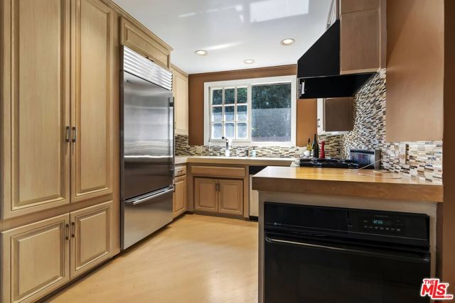 4247 SESPE Avenue photo 17