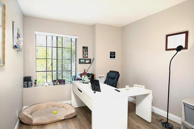 3949 Caminito Del Mar Surf, San Diego CA: https://media.crmls.org/mediaz/aeb5ab05-e356-4b03-bb29-313251518c2e.jpg