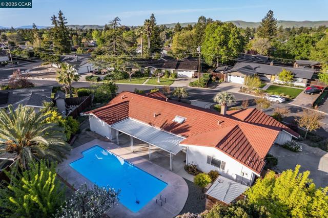 3710 Northridge Dr, Concord CA: https://media.crmls.org/mediaz/aeb5e2b8-7ea7-4bb8-a89d-e176ca291d7a.jpg