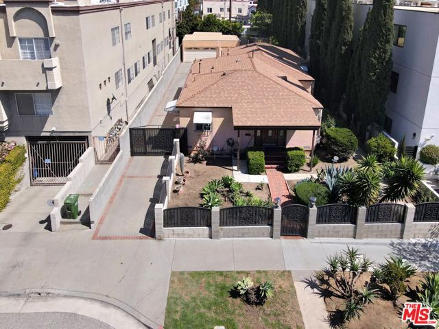 844 N Poinsettia Place, Los Angeles CA: https://media.crmls.org/mediaz/aeb60c56-2ccf-43fb-bb8d-a52197e341a8.jpg