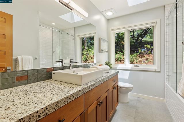 53 Tara Rd, Orinda CA: https://media.crmls.org/mediaz/aeb645bc-758c-4af4-a41a-c2e02774dad6.jpg