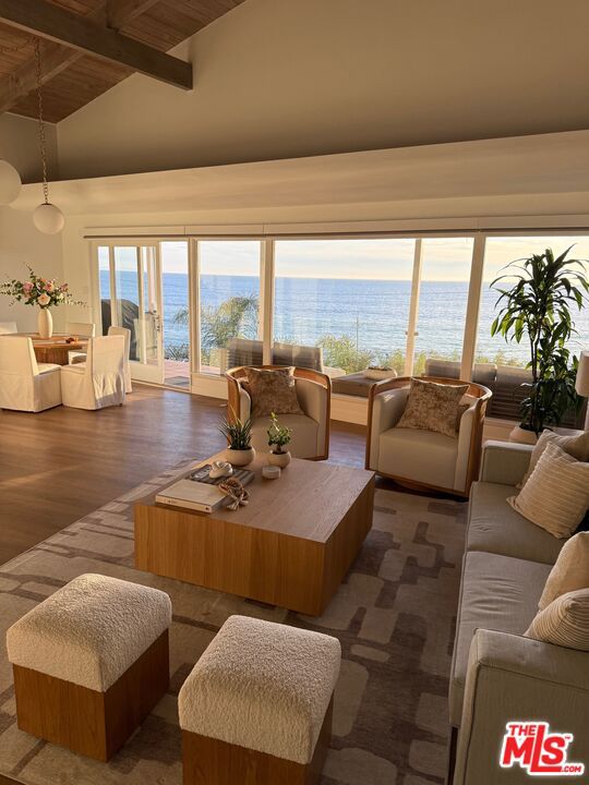 17728 Porto Marina Way, Pacific Palisades CA: https://media.crmls.org/mediaz/aeb647a6-ab62-4d05-90e5-9508149274e3.jpg