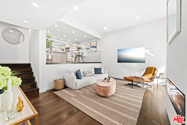 4800 La Villa Marina, Marina del Rey CA: https://media.crmls.org/mediaz/aeb6e115-250c-46e2-868b-0d5a5c95de69.jpg