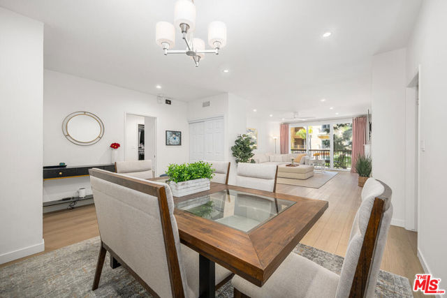 1520 Camden Avenue, Los Angeles CA: https://media.crmls.org/mediaz/aeb71b6d-ded1-4229-808e-14002cffd13a.jpg