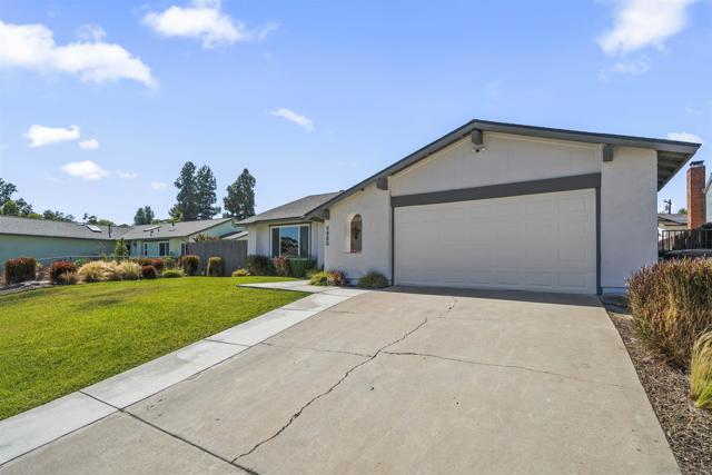 9480 Avenida Acero, Spring Valley CA: https://media.crmls.org/mediaz/aeb73bac-4337-4f88-8345-6fdd83eb276a.jpg