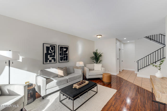 4153 Brookcrest Court, Moorpark CA: https://media.crmls.org/mediaz/aeb76d16-1ddb-48cd-9c5d-6eededd34eed.jpg