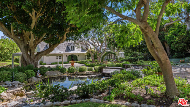 6825 Zumirez Drive, Malibu CA: https://media.crmls.org/mediaz/aeb780fc-2868-4480-8904-e682f503b230.jpg