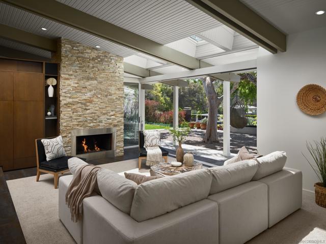 327 Pine Needles Dr, Del Mar CA: https://media.crmls.org/mediaz/aeb78e60-1ae4-44e2-840d-74916f4793cb.jpg