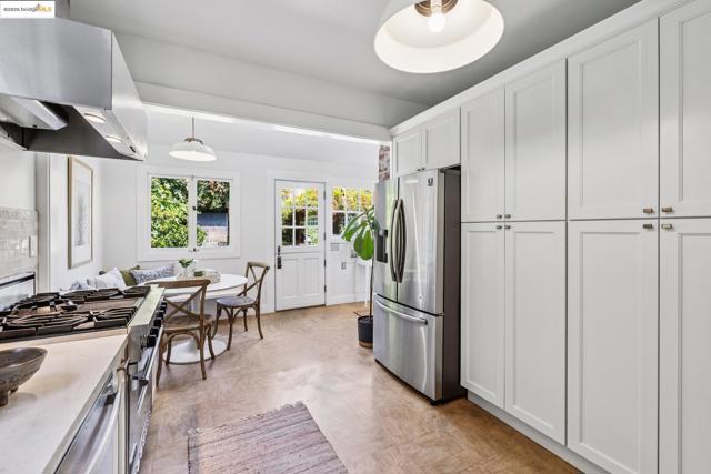 3019 Benvenue Ave, Berkeley CA: https://media.crmls.org/mediaz/aeb7c7ca-19b9-4184-bbed-2c1100afab38.jpg