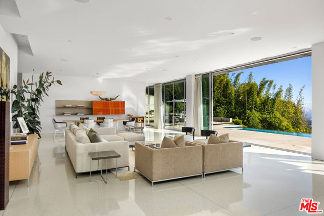 1290 Angelo Drive, Beverly Hills CA: https://media.crmls.org/mediaz/aeb7ed8c-0aa9-4c21-8b25-7f17d4fcad90.jpg