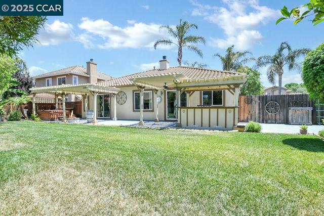 513 Mendota St, Brentwood CA: https://media.crmls.org/mediaz/aeb8c10b-858e-4656-8dd2-6f028186d8e9.jpg
