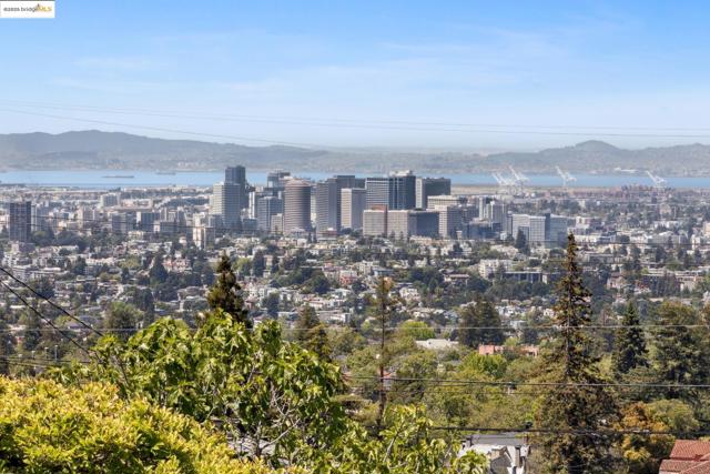 412 Scenic Avenue, Piedmont CA: https://media.crmls.org/mediaz/aeb8ec4f-2edb-4379-bafe-93a2cb30b443.jpg