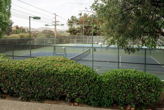 407 Via Ultimo, Encinitas CA: https://media.crmls.org/mediaz/aeb9049a-4ca8-4e2e-8b0d-f23101e620ec.jpg