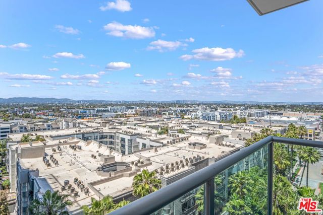 13650 Marina Pointe Drive, Marina del Rey, California 90292, 2 Bedrooms Bedrooms, ,2 BathroomsBathrooms,Condominium,For Sale,Marina Pointe,24395241