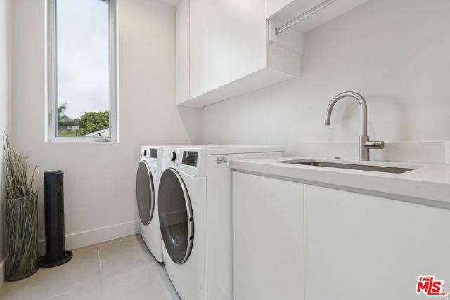 1310 Preston Way, Venice CA: https://media.crmls.org/mediaz/aebbc375-2287-49d2-a202-a5e3129f543c.jpg