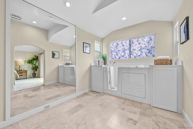 4459 Dorchester Pl, Carlsbad CA: https://media.crmls.org/mediaz/aebbef77-b918-4605-a0ed-480812f73bb2.jpg
