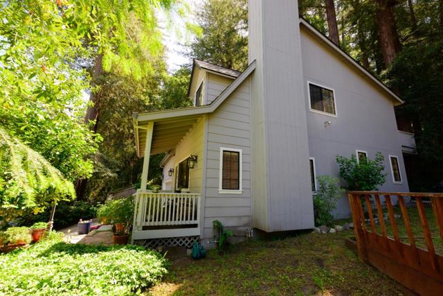585 Bethany Drive, Scotts Valley CA: https://media.crmls.org/mediaz/aebc1ab0-4048-4c12-a55a-16f6aa0bf464.jpg