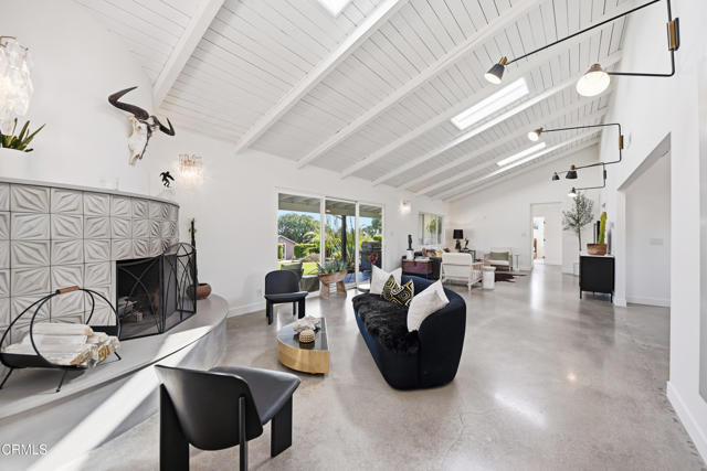 34 Vientos Road, Camarillo CA: https://media.crmls.org/mediaz/aebc9542-055c-4c67-8b18-04f10f3c2fc2.jpg