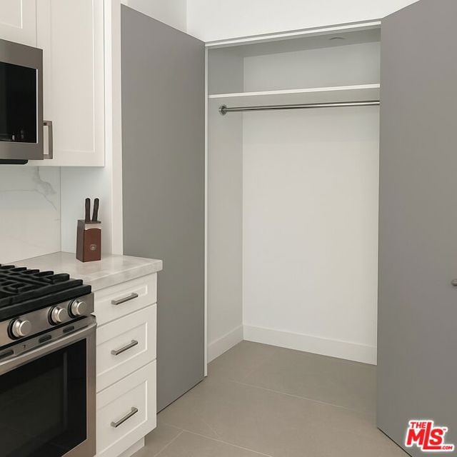 834 S Shenandoah Street, Los Angeles CA: https://media.crmls.org/mediaz/aebc9c34-3461-449a-8f60-28027a7f34a1.jpg