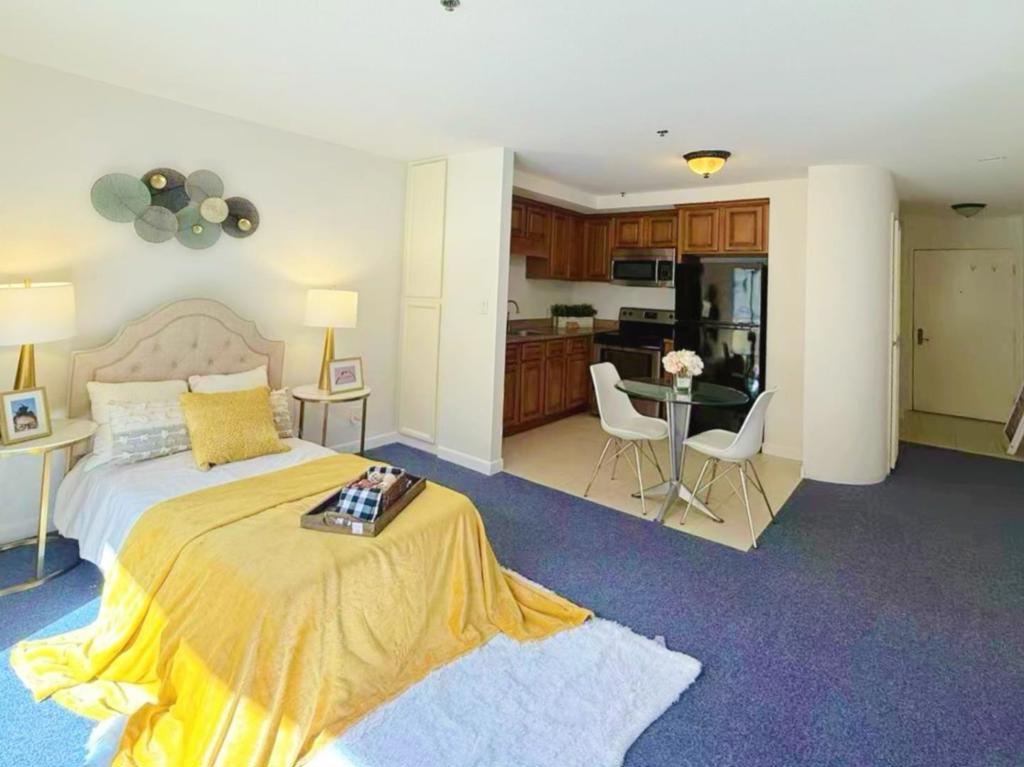 324 Catalpa Street #206