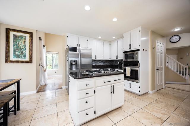 Image 12 of 49 For 457 Silver Shadow Dr