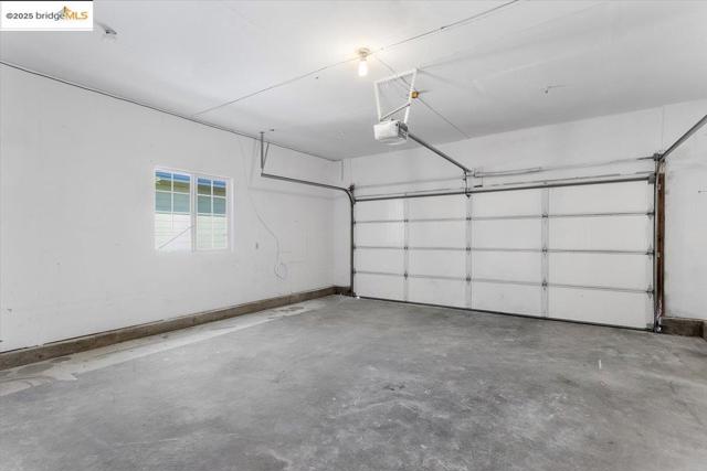 33526 4th ST, Union City CA: https://media.crmls.org/mediaz/aebdb9b5-1f91-4a70-81f6-4d341c7339bb.jpg