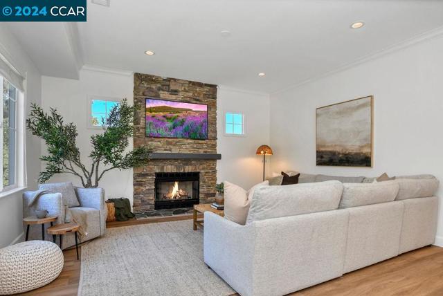 Image 15 of 60 For 101 Creekside Lane
