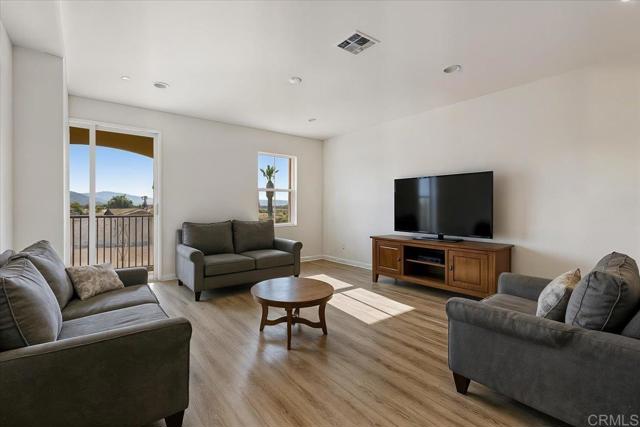 8608 Amherst St, Santee CA: https://media.crmls.org/mediaz/aebe15a0-2f11-4b95-a037-45a8185d3185.jpg