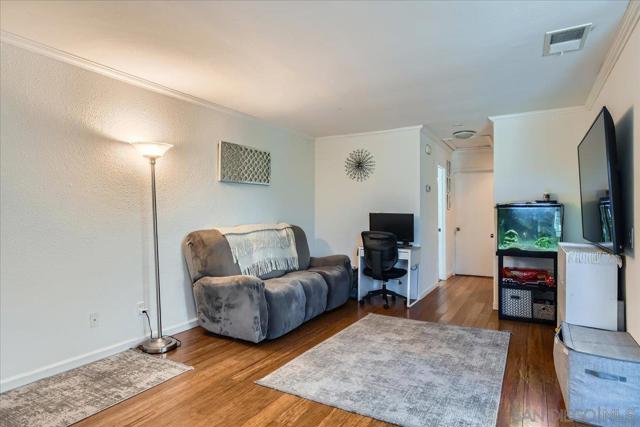 8753 Crossway Ct, Santee CA: https://media.crmls.org/mediaz/aebe4c75-cfa5-4016-b53a-6f8c92bddc99.jpg