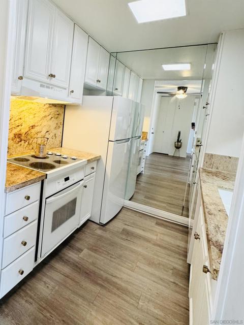 6455 La Jolla Blvd, La Jolla CA: https://media.crmls.org/mediaz/aebe4fe6-7982-4f57-8570-4bd25f3ba8fd.jpg